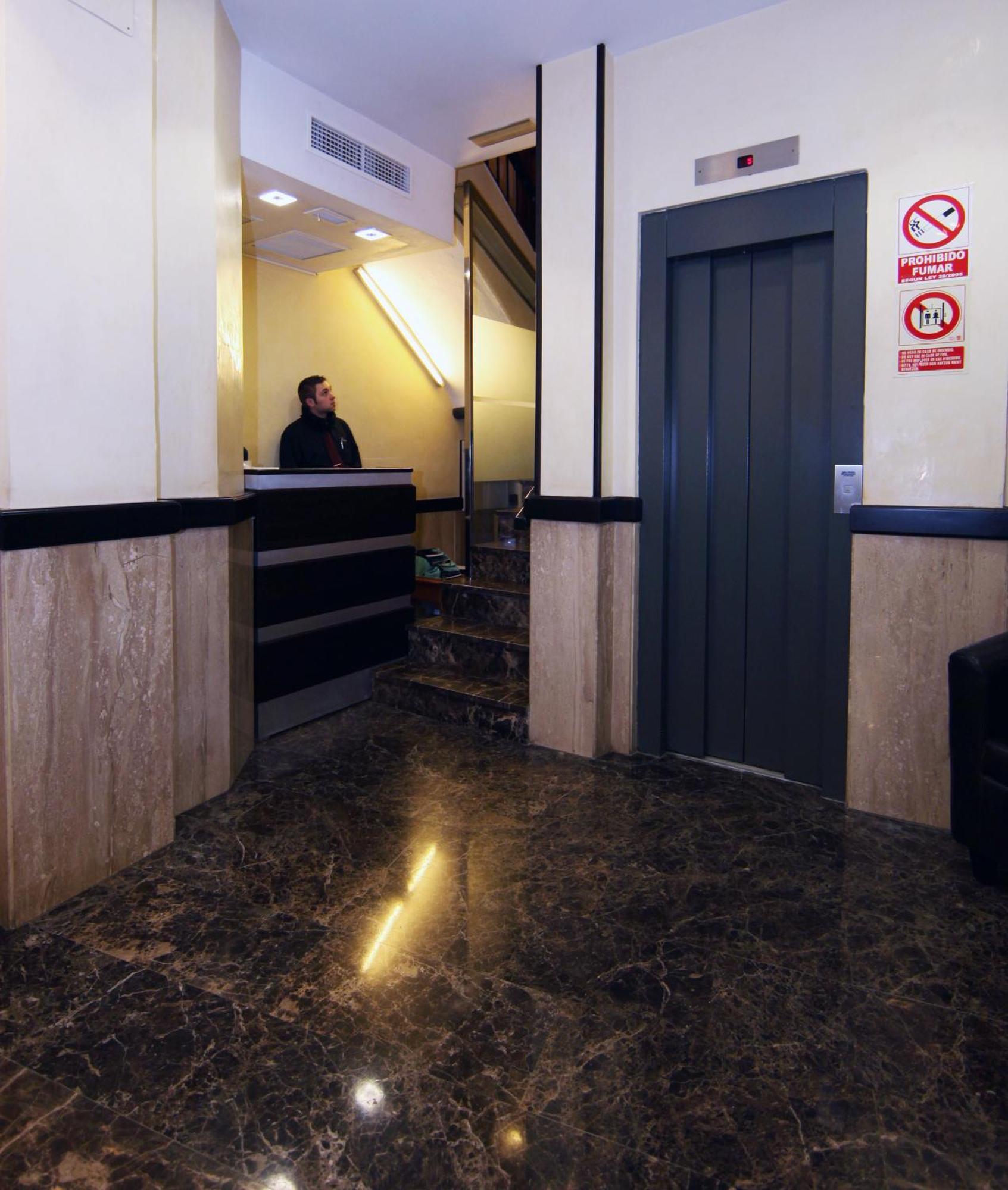 Hostal Victoria Málaga Exteriör bild